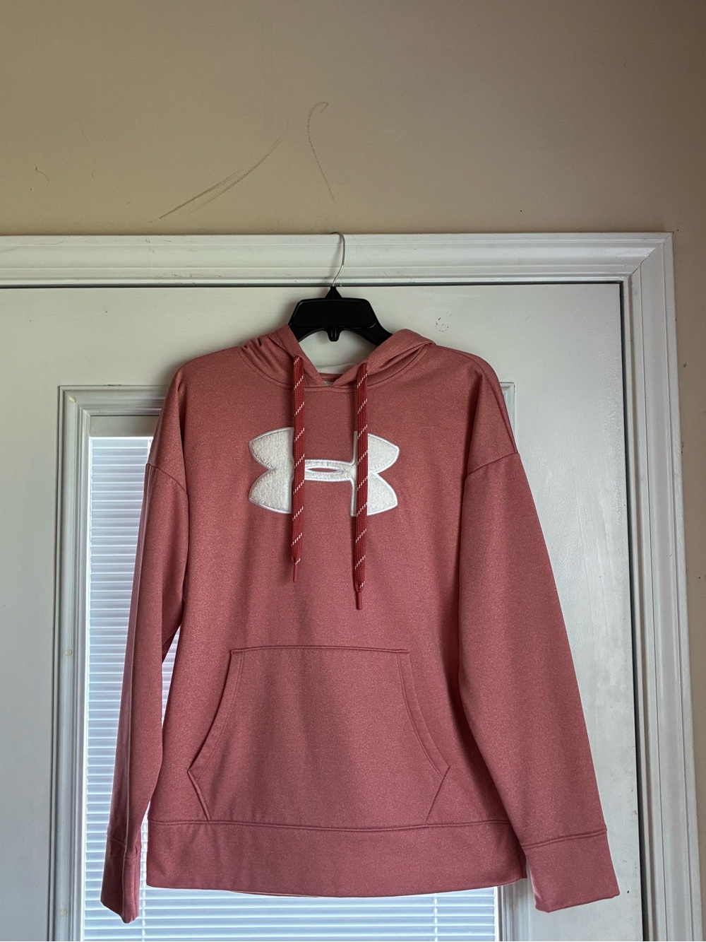 Women’s UNDER ARMOUR Sweatshirt Medium